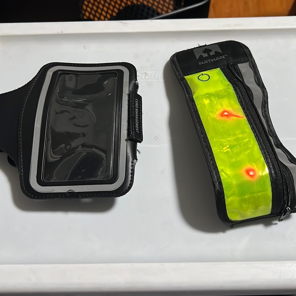 Reflective arm band
